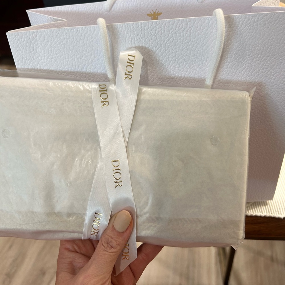 Dior(GWP) Rafia Clutch Faux Pearl Strap Bag PLUS JADIOR zipper pull & DIOR BAG - Picture 8 of 10
